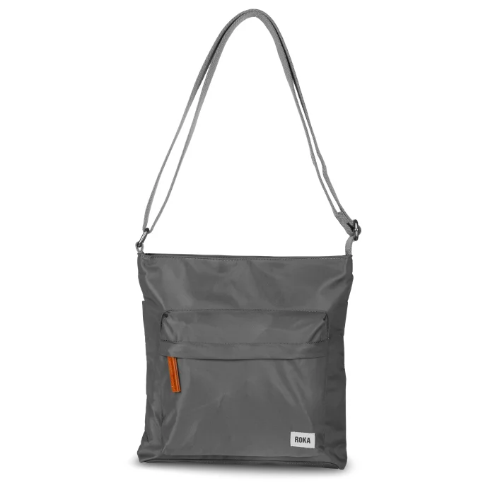 Kennington B Crossbody Graphite (Recycled Nylon), kabelka
