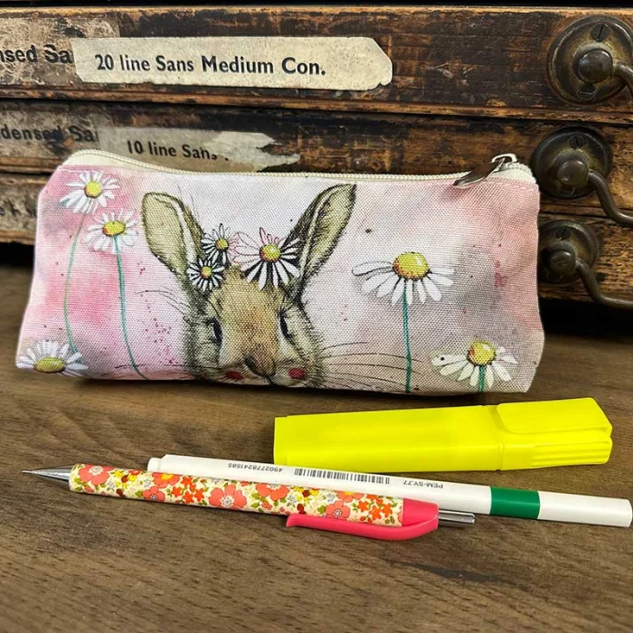Rabbit and Daisies Pencil Case (PEN06), peračník